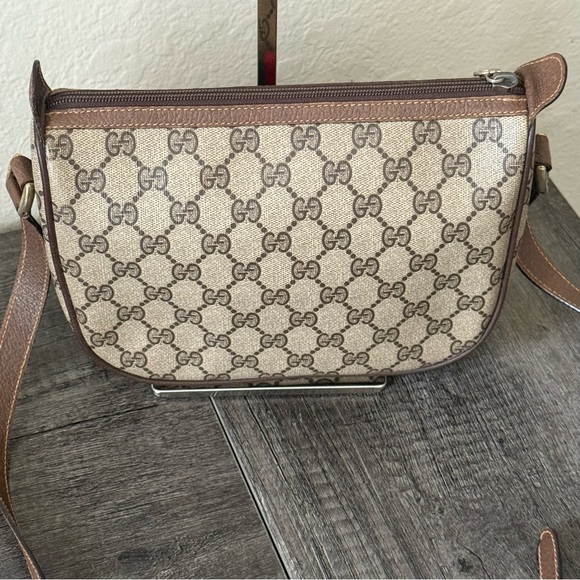 Vintage Gucci Sherry Line Crossbody Bag - Picture 4 of 16